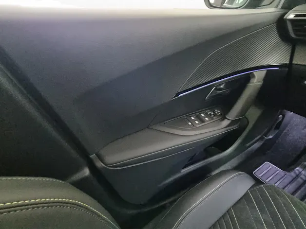 PEUGEOT 2008 54kWh e-GT