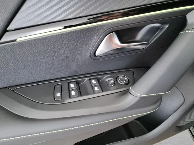 PEUGEOT 2008 GT 1.2 Pure Tech