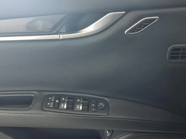 MASERATI Ghibli 3.0 V6