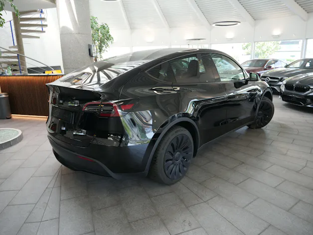 Tesla Model Y RWD