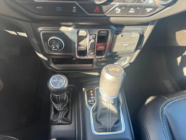 JEEP Wrangler 2.0 PHEV Unlimited Rubicon DT Automatic Sky One Touch
