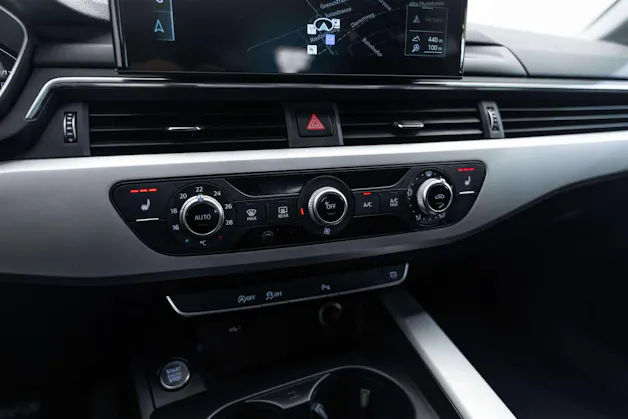 AUDI AUDI A4 Avant 35 TFSI S-tronic Advanced Black-Line