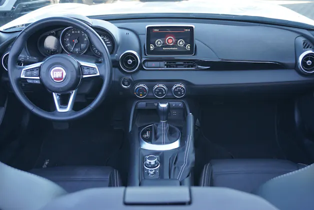 FIAT 124 Spider 1.4 TB Lusso Automat 140PS