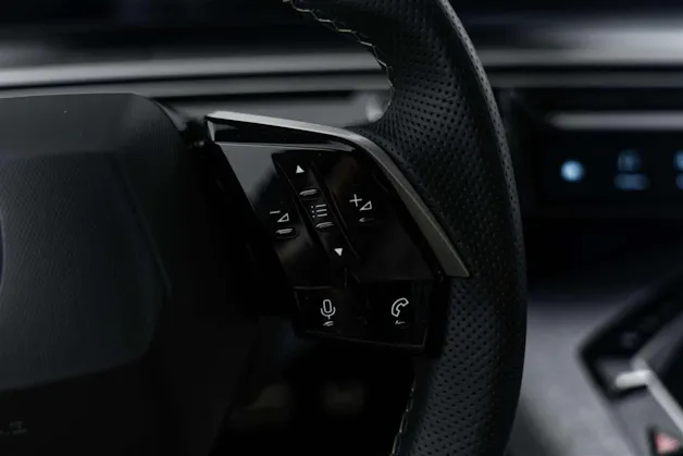 PEUGEOT 5008 145 Hybrid GT 7-Plätzer e-DCS-Automat