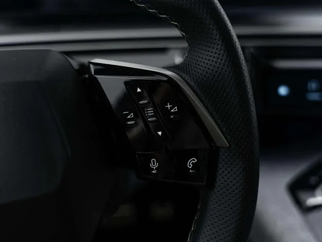 PEUGEOT 5008 145 Hybrid GT 7-Plätzer e-DCS-Automat