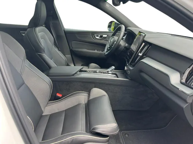 VOLVO XC60 T6 eAWD PluginHybrid Ultra Dark Geartronic