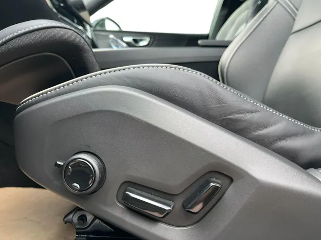 VOLVO XC60 T6 eAWD PluginHybrid Ultra Dark Geartronic