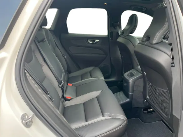 VOLVO XC60 T6 eAWD PluginHybrid Ultra Dark Geartronic