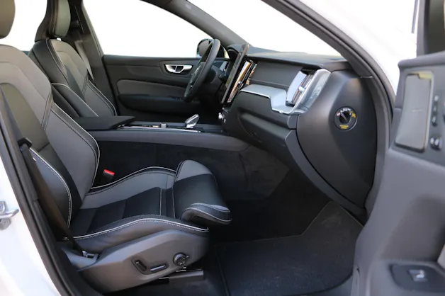 VOLVO XC60 T6 eAWD PluginHybrid Ultra Dark Geartronic