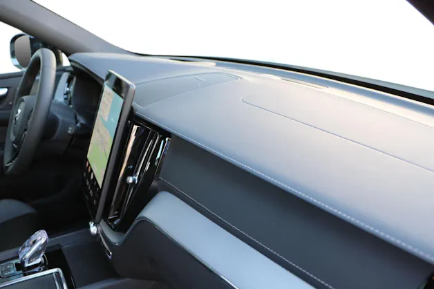 VOLVO XC60 T6 eAWD PluginHybrid Ultra Dark Geartronic