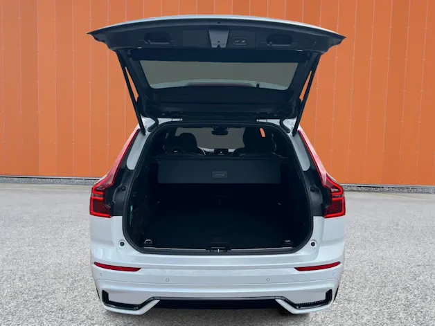 VOLVO XC60 T6 eAWD PluginHybrid Ultra Dark Geartronic