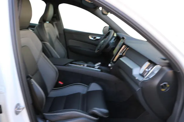 VOLVO XC60 T6 eAWD PluginHybrid Ultra Dark Geartronic