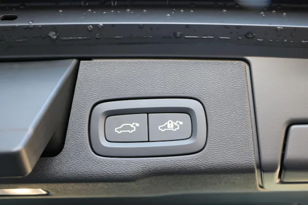 VOLVO XC60 T6 eAWD PluginHybrid Ultra Dark Geartronic