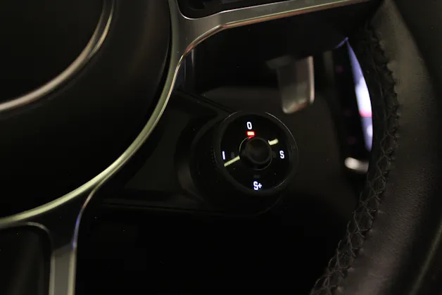 PORSCHE Cayenne GTS Coupé Carbon Paket | PDLS | Soft-Close | Head-Up | 360° Kamera | Hinterachslenk. |