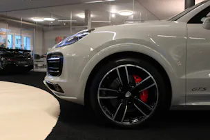 PORSCHE Cayenne GTS Coupé Carbon Paket | PDLS | Soft-Close | Head-Up | 360° Kamera | Hinterachslenk. |