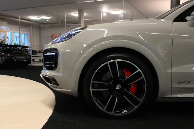 PORSCHE Cayenne GTS Coupé Carbon Paket | PDLS | Soft-Close | Head-Up | 360° Kamera | Hinterachslenk. |