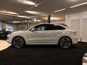 PORSCHE Cayenne GTS Coupé Carbon Paket | PDLS | Soft-Close | Head-Up | 360° Kamera | Hinterachslenk. |