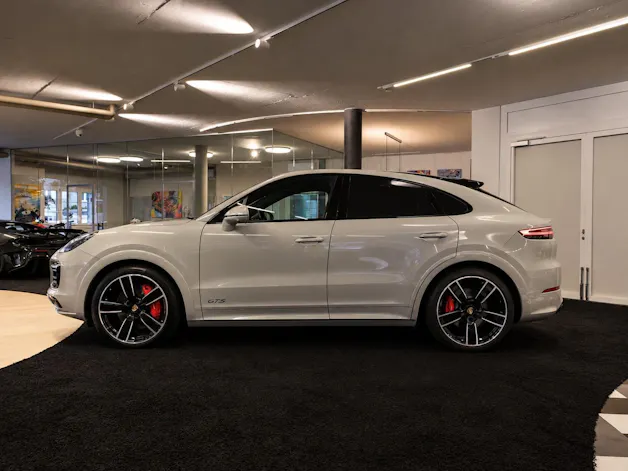 PORSCHE Cayenne GTS Coupé Carbon Paket | PDLS | Soft-Close | Head-Up | 360° Kamera | Hinterachslenk. |