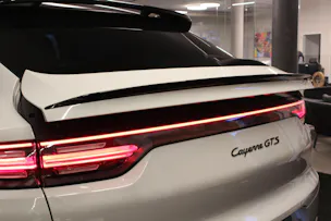 PORSCHE Cayenne GTS Coupé Carbon Paket | PDLS | Soft-Close | Head-Up | 360° Kamera | Hinterachslenk. |