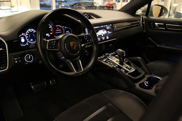 PORSCHE Cayenne GTS Coupé Carbon Paket | PDLS | Soft-Close | Head-Up | 360° Kamera | Hinterachslenk. |