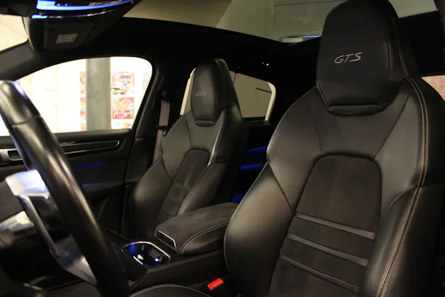 PORSCHE Cayenne GTS Coupé Carbon Paket | PDLS | Soft-Close | Head-Up | 360° Kamera | Hinterachslenk. |