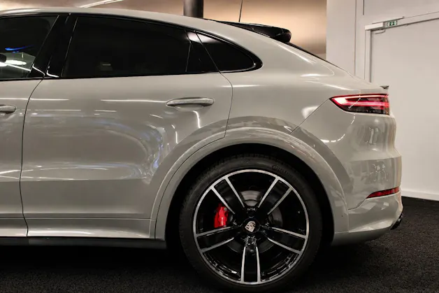 PORSCHE Cayenne GTS Coupé Carbon Paket | PDLS | Soft-Close | Head-Up | 360° Kamera | Hinterachslenk. |