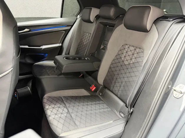 VW Golf 1.5 e TSI mHEV R-Line DSG • ACC • RF-Kamera • Delfingrau