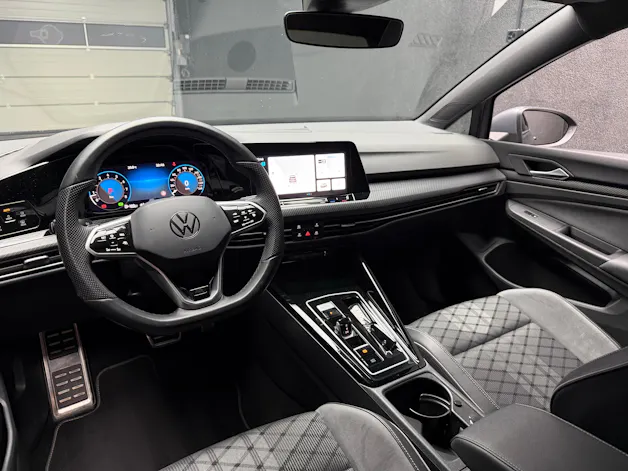 VW Golf 1.5 e TSI mHEV R-Line DSG • ACC • RF-Kamera • Delfingrau