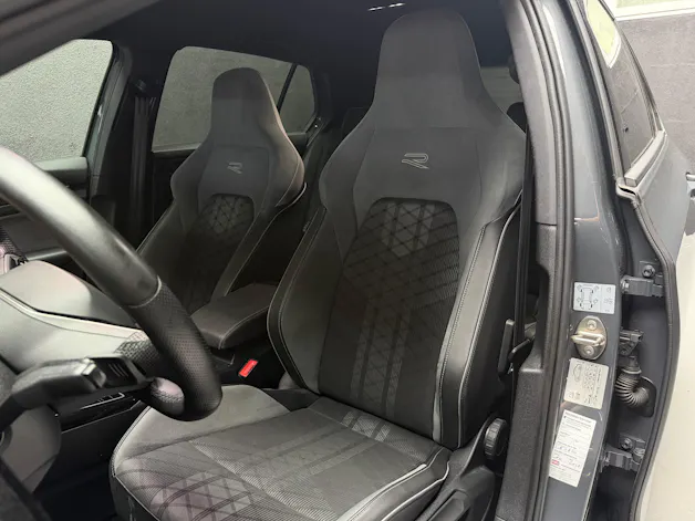 VW Golf 1.5 e TSI mHEV R-Line DSG • ACC • RF-Kamera • Delfingrau