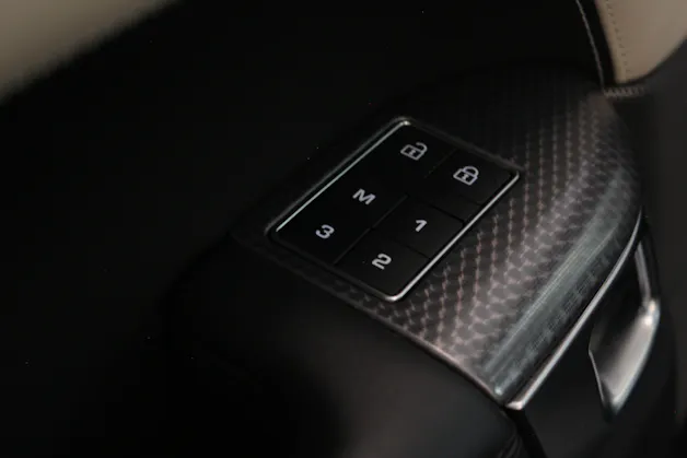 Land Rover Range Rover Sport D250 3.0D I6 HSE Dynamic SVO Premium Palette Green | Meridian Surround Sound | Sitzkühlung & Sitzheizung |