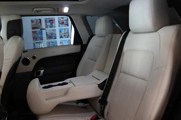 Land Rover Range Rover Sport D250 3.0D I6 HSE Dynamic SVO Premium Palette Green | Meridian Surround Sound | Sitzkühlung & Sitzheizung |