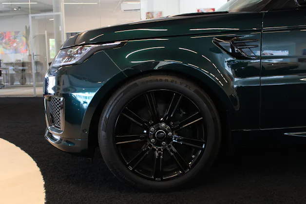Land Rover Range Rover Sport D250 3.0D I6 HSE Dynamic SVO Premium Palette Green | Meridian Surround Sound | Sitzkühlung & Sitzheizung |