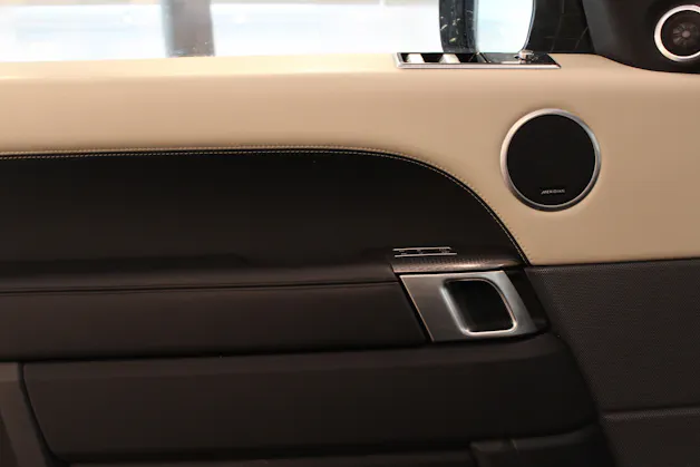 Land Rover Range Rover Sport D250 3.0D I6 HSE Dynamic SVO Premium Palette Green | Meridian Surround Sound | Sitzkühlung & Sitzheizung |