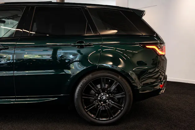 Land Rover Range Rover Sport D250 3.0D I6 HSE Dynamic SVO Premium Palette Green | Meridian Surround Sound | Sitzkühlung & Sitzheizung |
