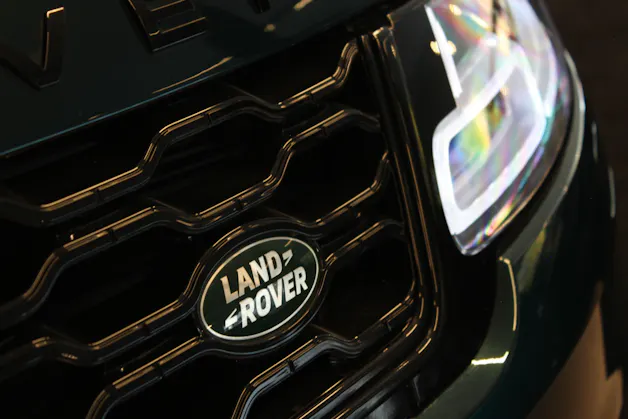 Land Rover Range Rover Sport D250 3.0D I6 HSE Dynamic SVO Premium Palette Green | Meridian Surround Sound | Sitzkühlung & Sitzheizung |