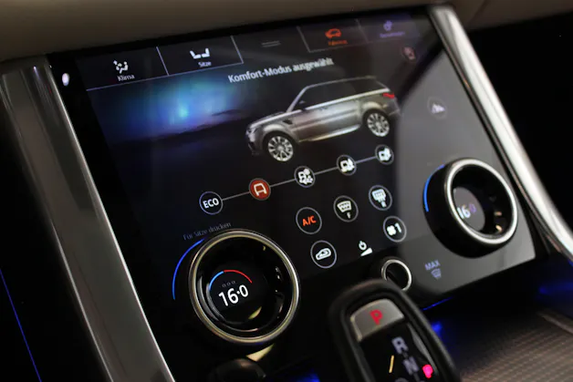 Land Rover Range Rover Sport D250 3.0D I6 HSE Dynamic SVO Premium Palette Green | Meridian Surround Sound | Sitzkühlung & Sitzheizung |