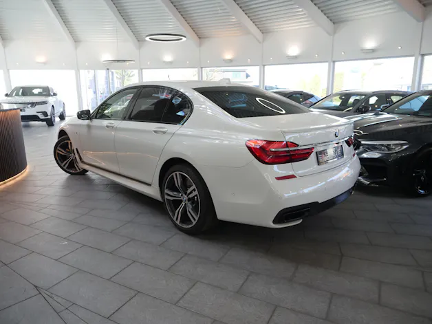BMW 750i xDrive M-Sportpaket Steptronic