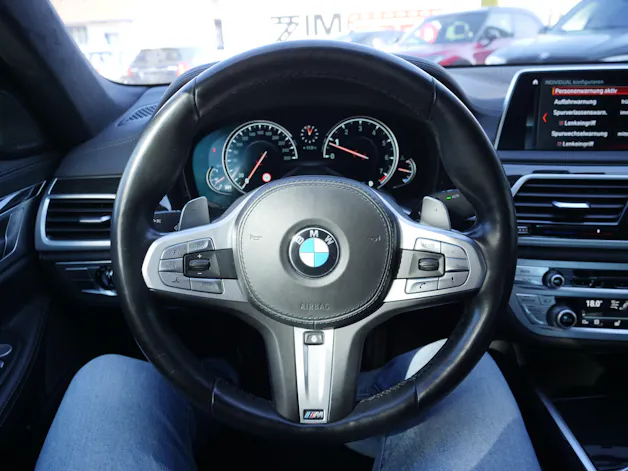 BMW 750i xDrive M-Sportpaket Steptronic