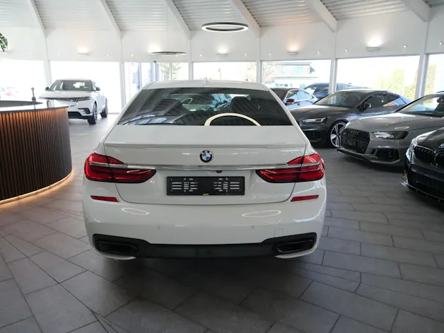 BMW 750i xDrive M-Sportpaket Steptronic