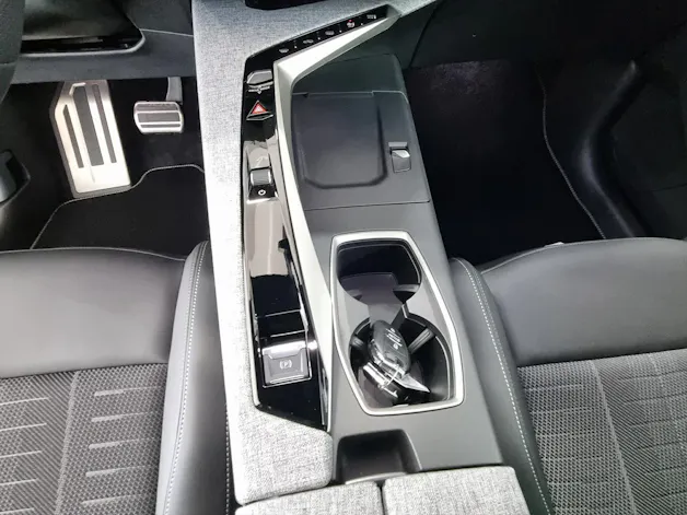 PEUGEOT 5008 145 Hybrid GT 7-Plätzer