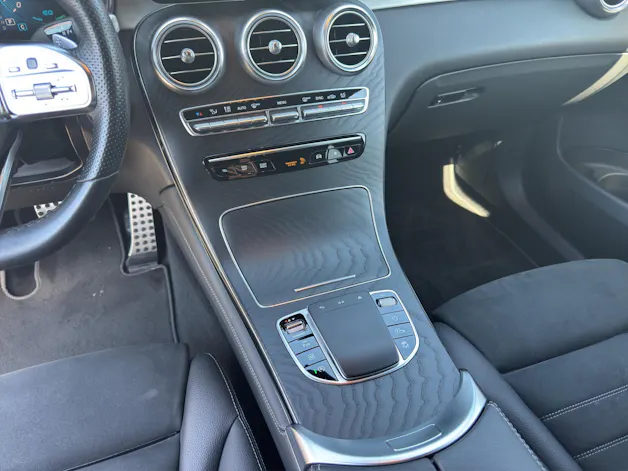 MERCEDES-BENZ GLC 200 AMG Line 4Matic 9G-Tronic
