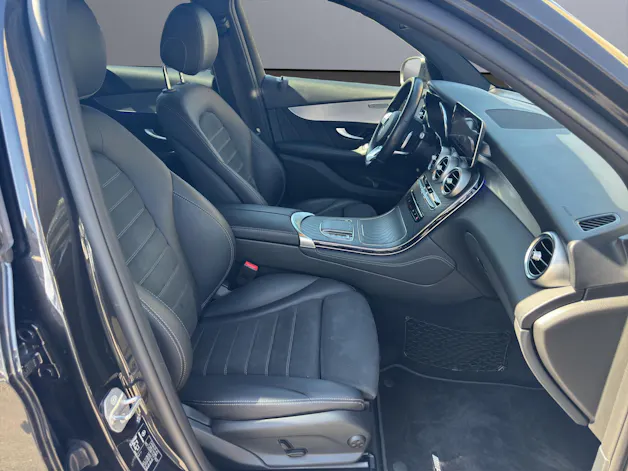 MERCEDES-BENZ GLC 200 AMG Line 4Matic 9G-Tronic