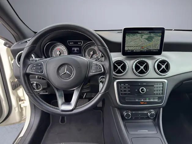 MERCEDES-BENZ GLA 200 Night Star 7G-DCT