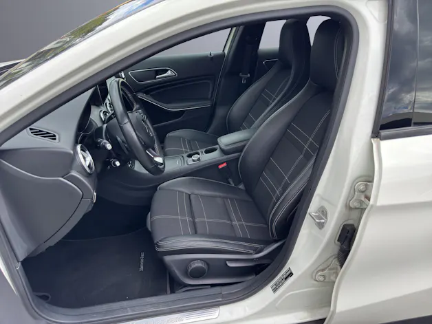 MERCEDES-BENZ GLA 200 Night Star 7G-DCT