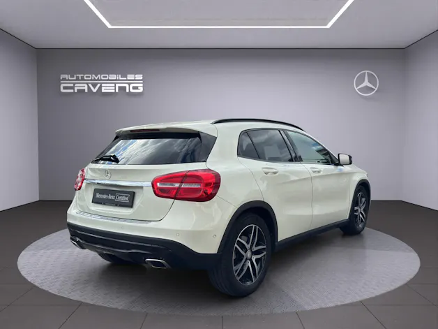MERCEDES-BENZ GLA 200 Night Star 7G-DCT