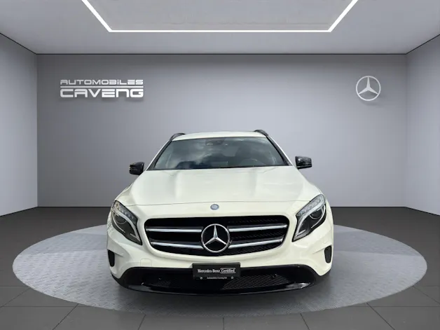 MERCEDES-BENZ GLA 200 Night Star 7G-DCT