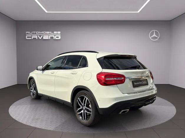 MERCEDES-BENZ GLA 200 Night Star 7G-DCT