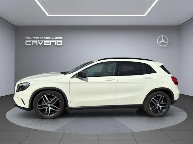 MERCEDES-BENZ GLA 200 Night Star 7G-DCT