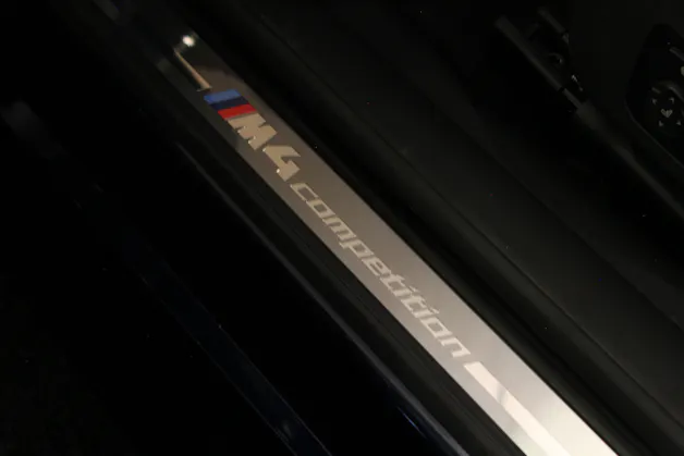 BMW M4 Coupé Competition Carbon Paket Innen & Aussen | Keramik Bremsen | Laserlicht | M Driver`s Package |