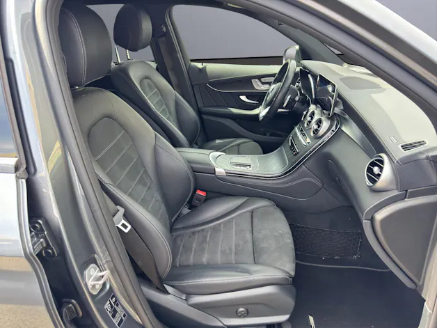 MERCEDES-BENZ GLC 300 AMG Line 4Matic 9G-Tronic